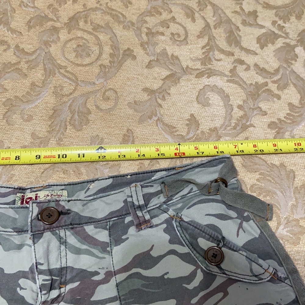 l.e.i. Camouflage Cuffed Shorts 15 - Picture 12 of 12